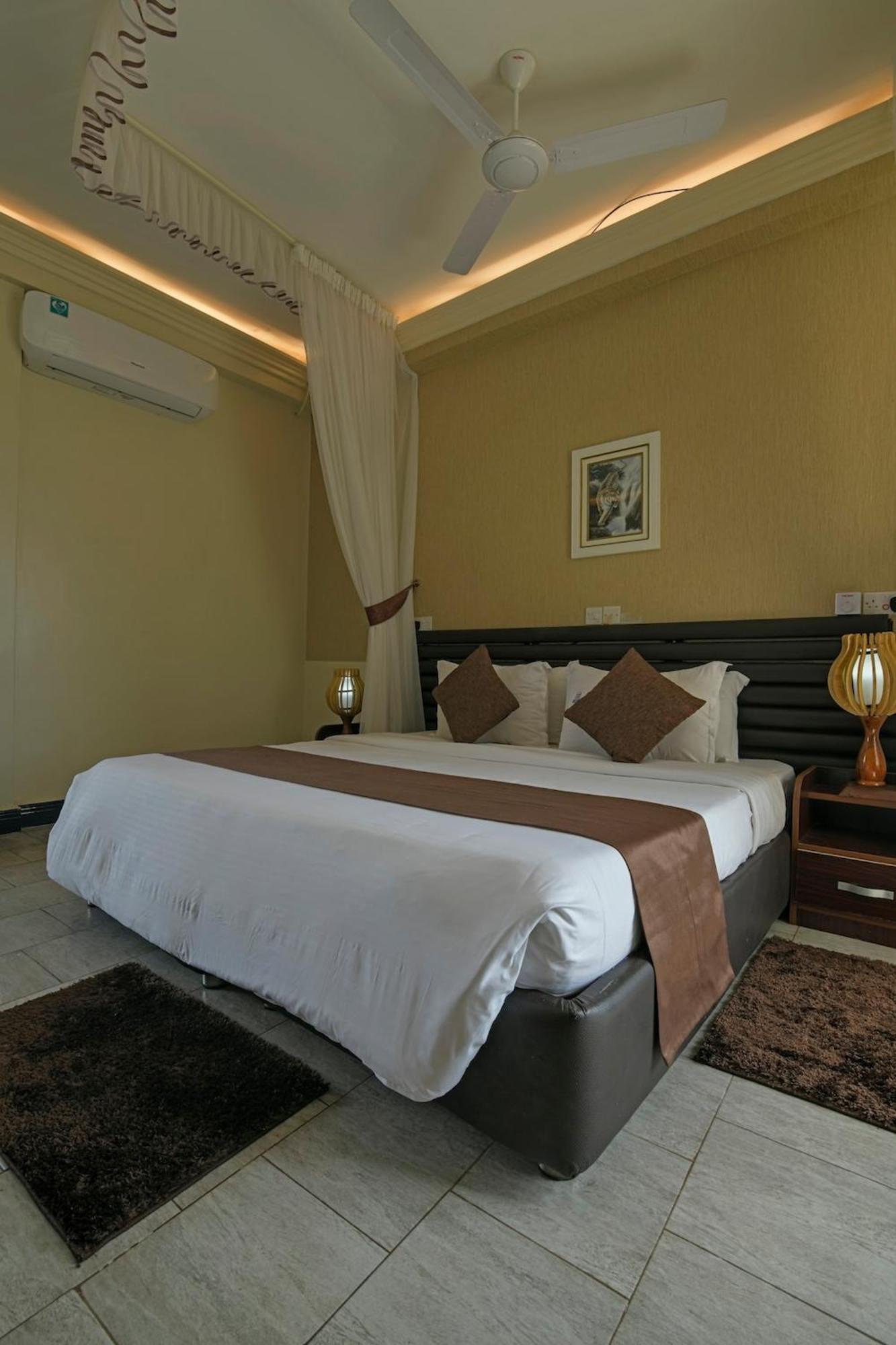 Hoima Buffalo Hotel & Business Hub Ltd Eksteriør billede